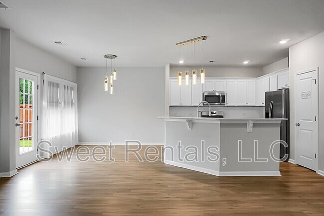 Building Photo - 210 Daniels Creek Cir