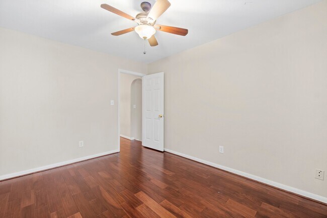 Building Photo - 83 Terraglen Dr