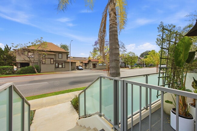 Building Photo - 399 E Del Mar Blvd