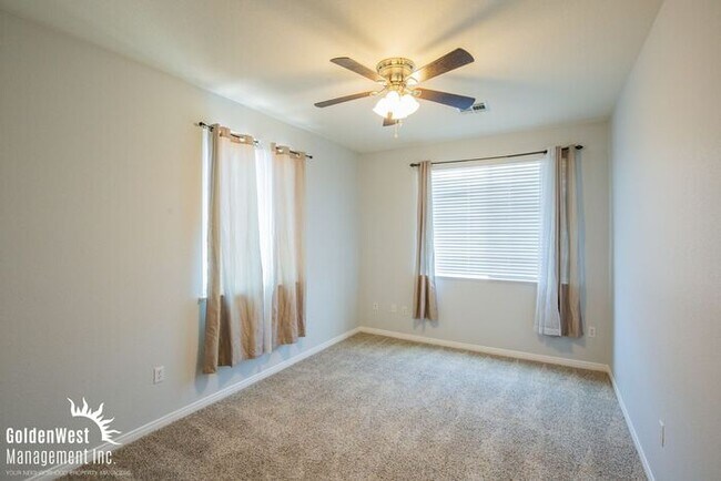 Building Photo - Stylish 5Bdm 4.5Ba Home in Las Vegas.