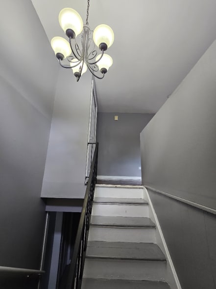 Building Photo - 619 Brookline St