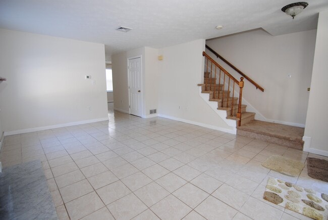 Building Photo - 18 Cadogan Way