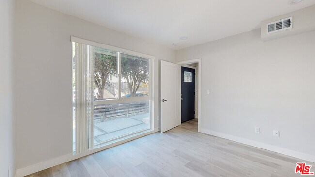 Building Photo - 236 Rosemont Ave