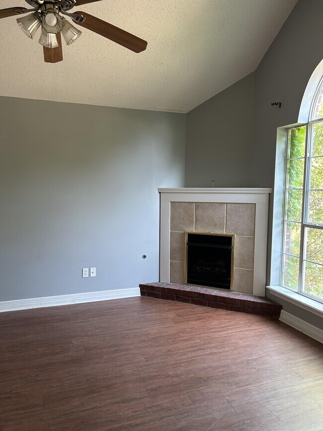 Building Photo - 1309 W Kentucky Ave
