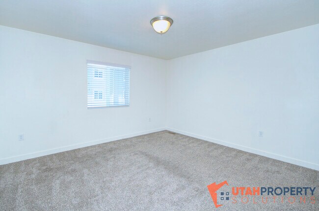 Building Photo - 8172 Broken Spoke Ln