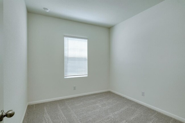 Building Photo - 332 Sieders St