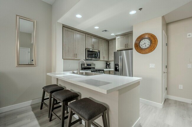 Building Photo - 16 W Encanto Blvd