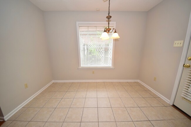 Building Photo - 3 Bedroom, 2 Bathroom Near Appling Rd in C...