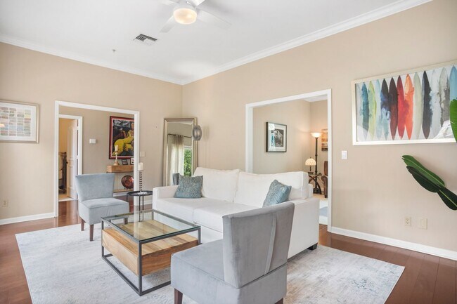 Building Photo - ** OLDE NAPLES ** 3 BED + DEN / 3 BATH - GARAGE - WALK TO BEACH & DOWNTOWN - SHORT TERM RENTAL