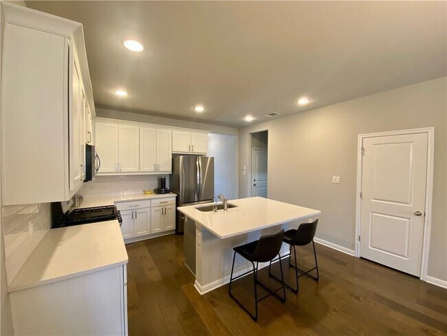 Building Photo - 332 Lacey Oak Lp