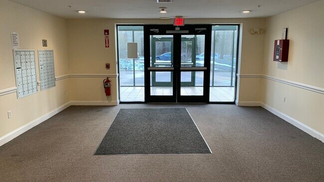 Building Photo - 25 Alpine St