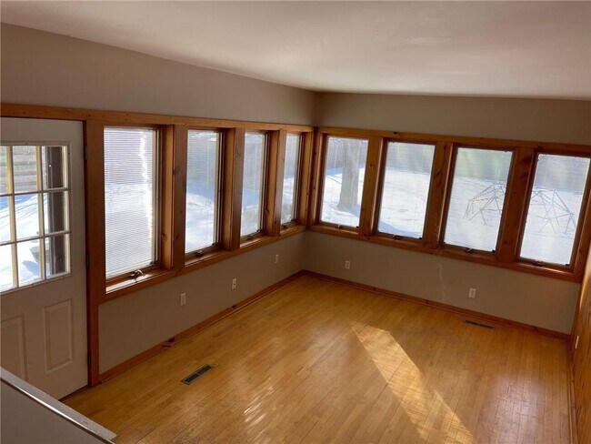 Building Photo - 799 Holton St