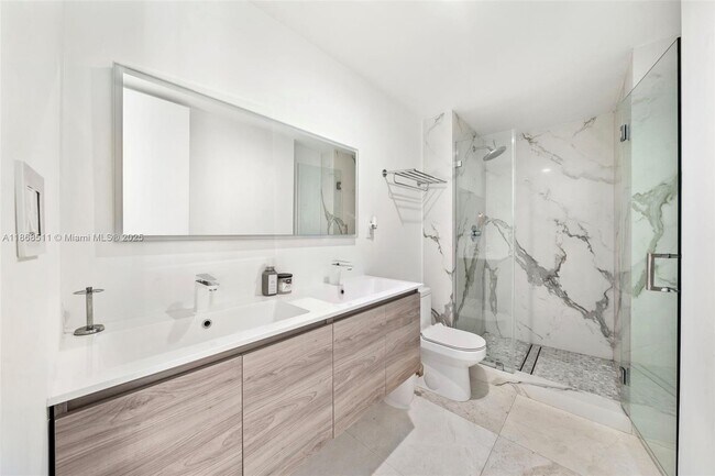 Building Photo - 5055 Collins Ave