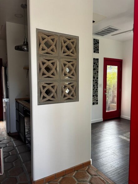 Building Photo - 1802 N Raymond Ave