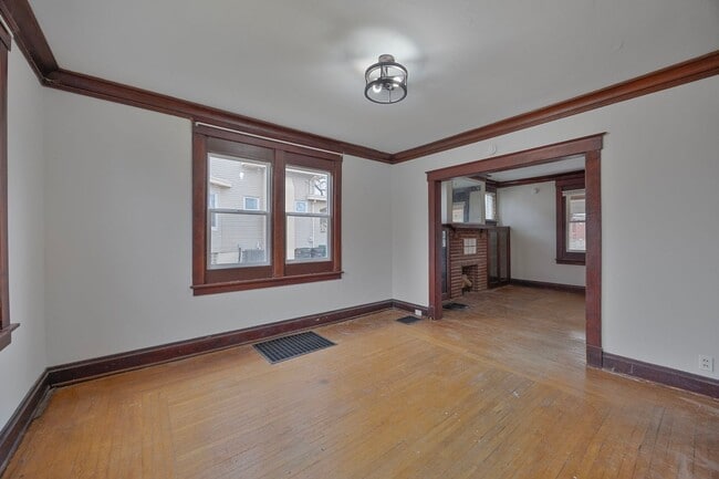 Building Photo - West Price Hill - Charming 3 bedroom 1 bath