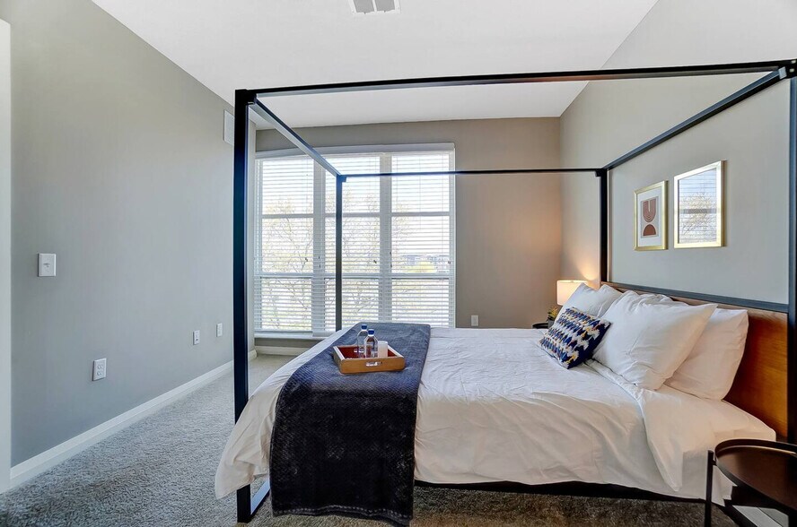 Building Photo - 433 W Rich St