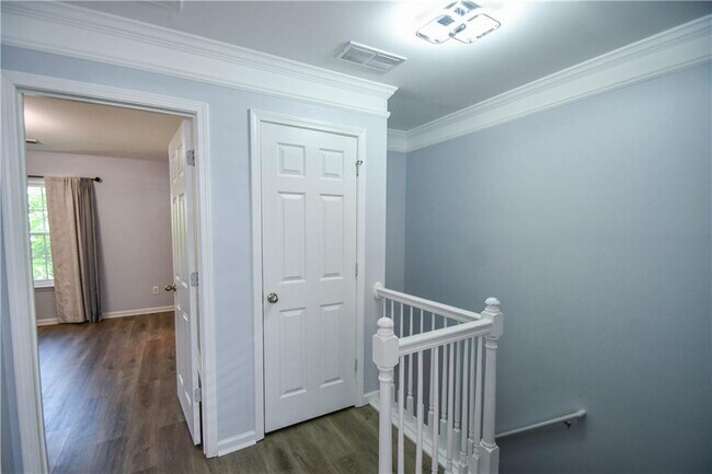 Building Photo - 2201 Landing Walk Dr
