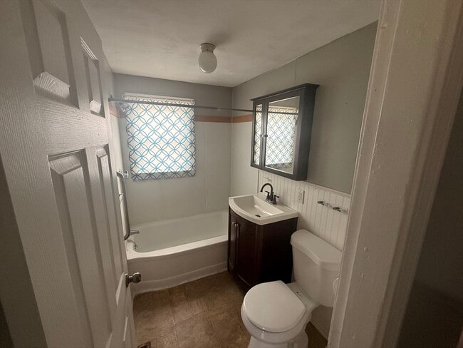 Building Photo - 348 Marshall St