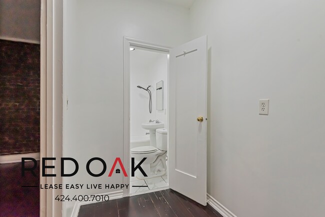 Building Photo - 854 S Oxford Ave