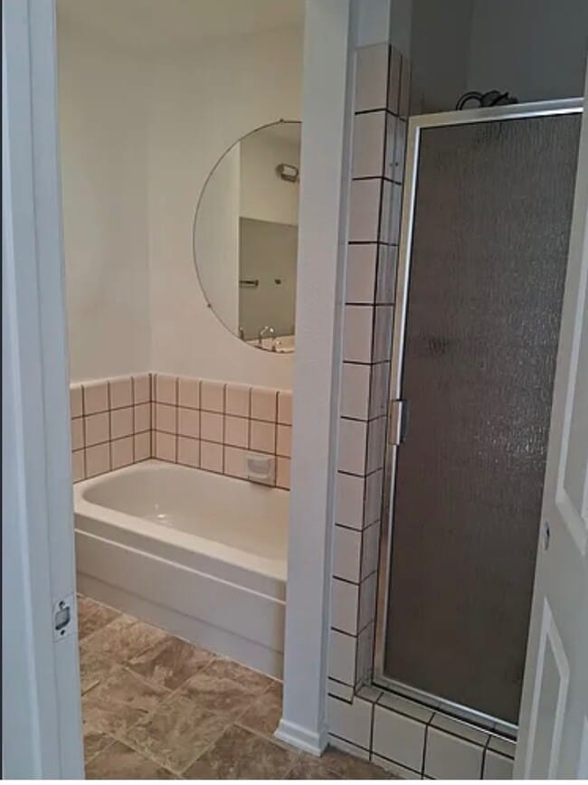 Building Photo - 366 E 15th St