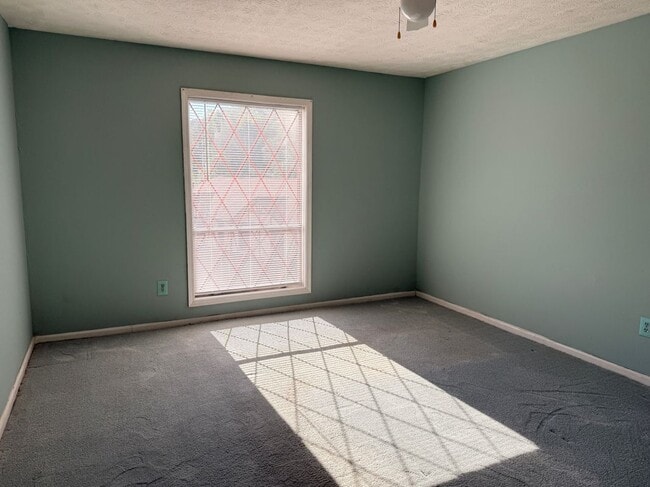 Building Photo - 3237 Abbeywood Dr