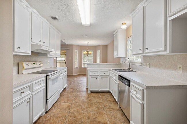 Building Photo - 2511 Westwood Main Dr