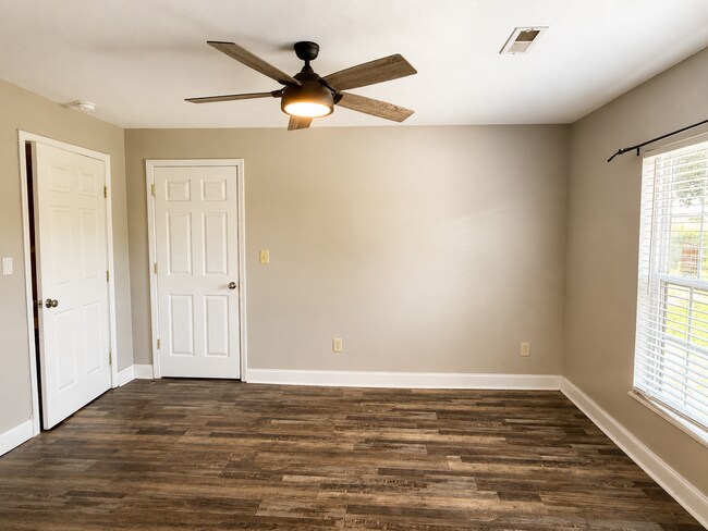 Building Photo - 2709 Montvale Rd