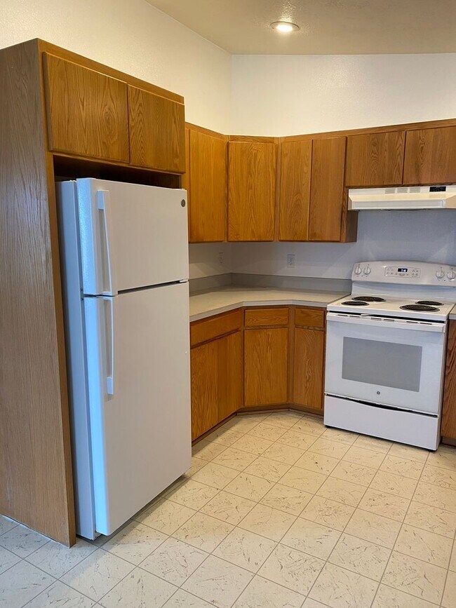 Building Photo - Spacious 3-bedroom/1 bath duplex in Albany!