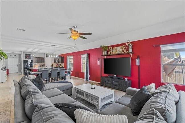 Building Photo - 1104 Hillrose Dr