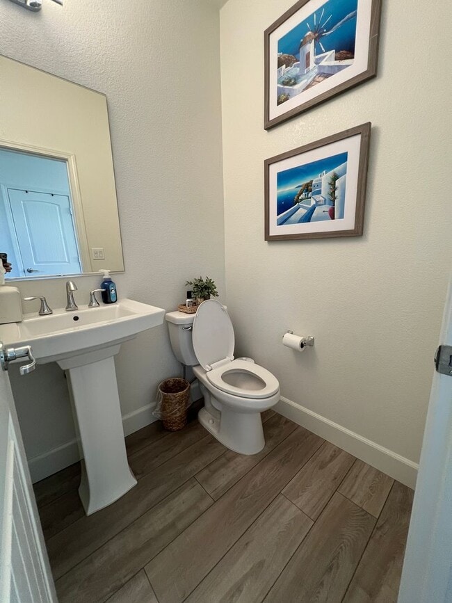 Building Photo - Beautiful Rockcress Home Near Dining, Shopping, And More!