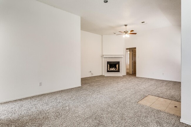 Building Photo - Cute 3 Bedroom 2 Bath 2 Car Garage One Sid...
