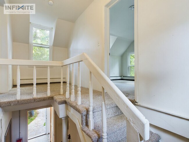 Building Photo - 3 bedroom - Water, Sewer, Gas and Electric...