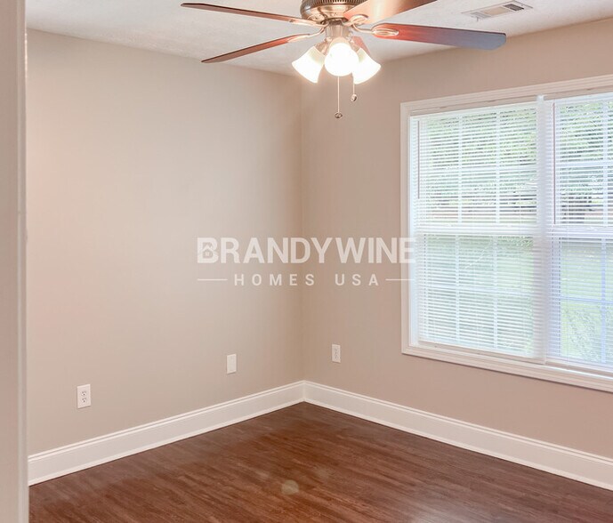 Building Photo - 155 Jennifer Ln