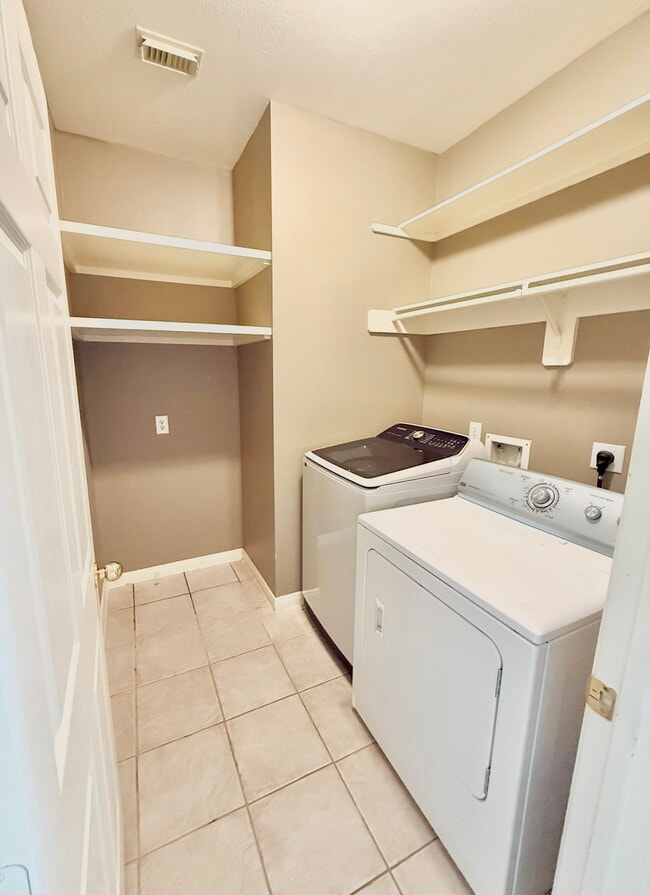 Building Photo - 22435 Cascade Springs Dr