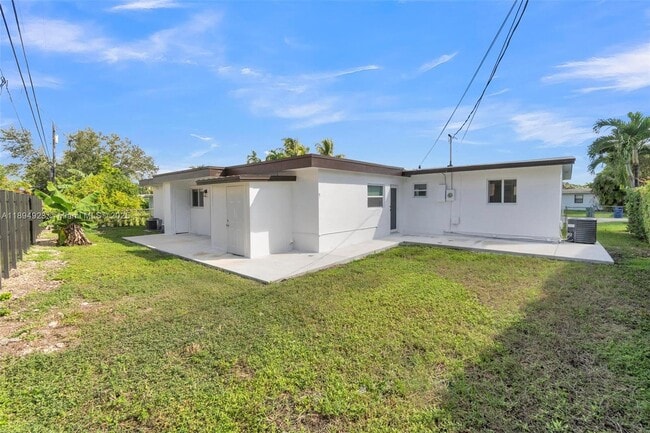 Building Photo - 5520 SW 91 Ave