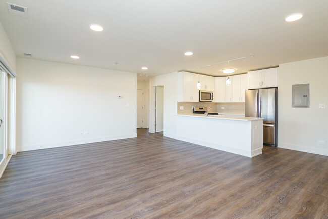 Building Photo - 1212 Vine Ave