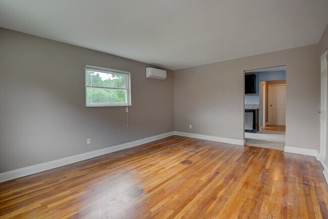 Building Photo - 4715 Kirby Ave