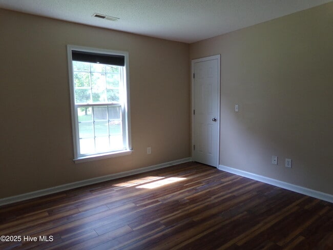 Building Photo - 421 Nordhoff St