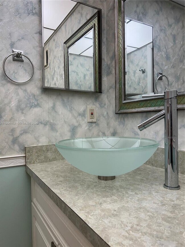 Building Photo - 10855 SW 112th Ave