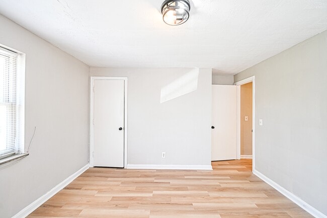 Building Photo - 7139 Eastlawn Dr