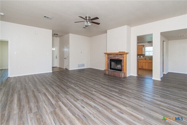 Building Photo - 6501 Alvin Dr