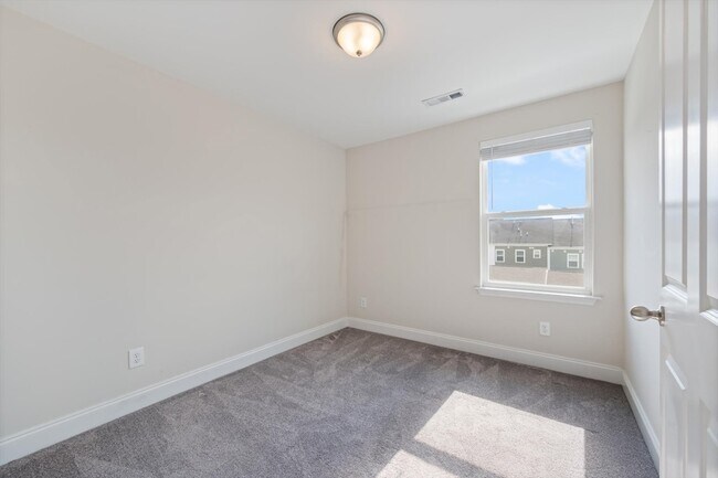 Building Photo - 842 Westcott Ln