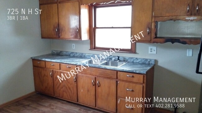 Building Photo - 725 N H St