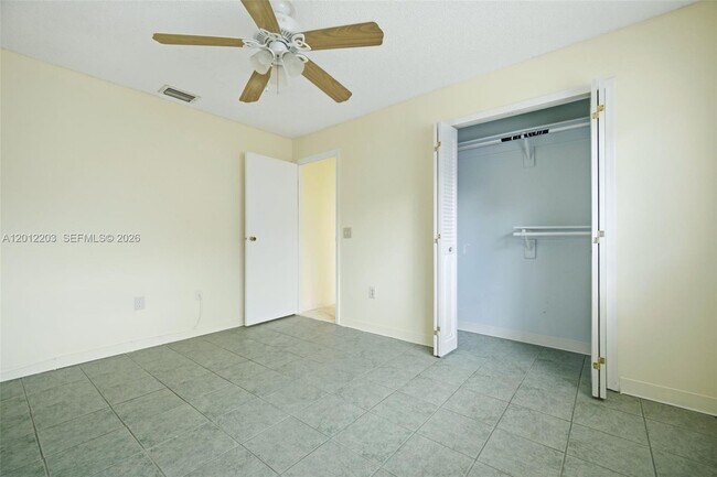 Building Photo - 920 NW 92nd Ave