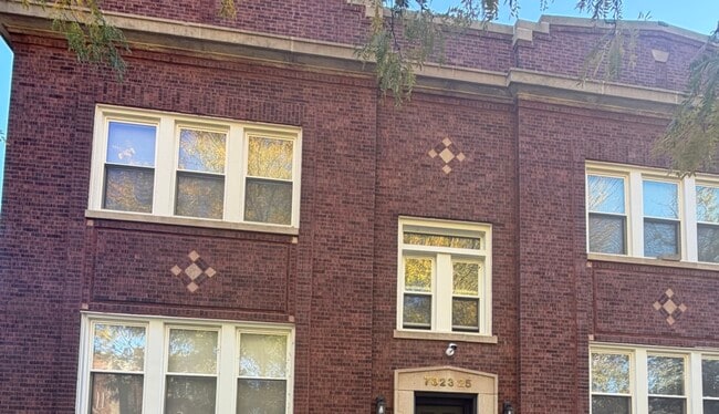 Primary Photo - 7823 S Colfax Ave