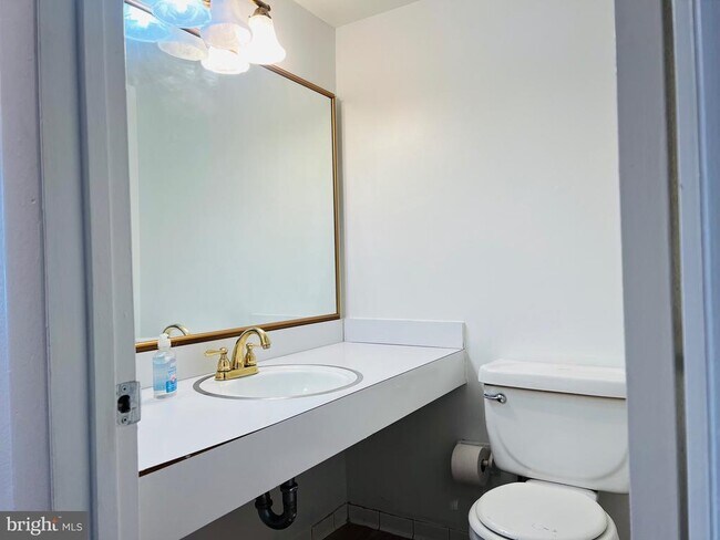 Building Photo - 8613 Seasons Way