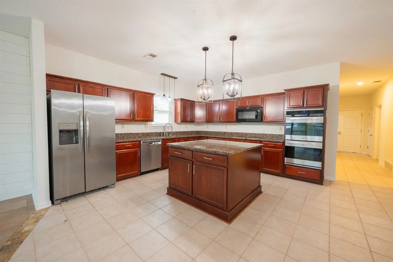 Building Photo - 3911 Lighthouse Ln