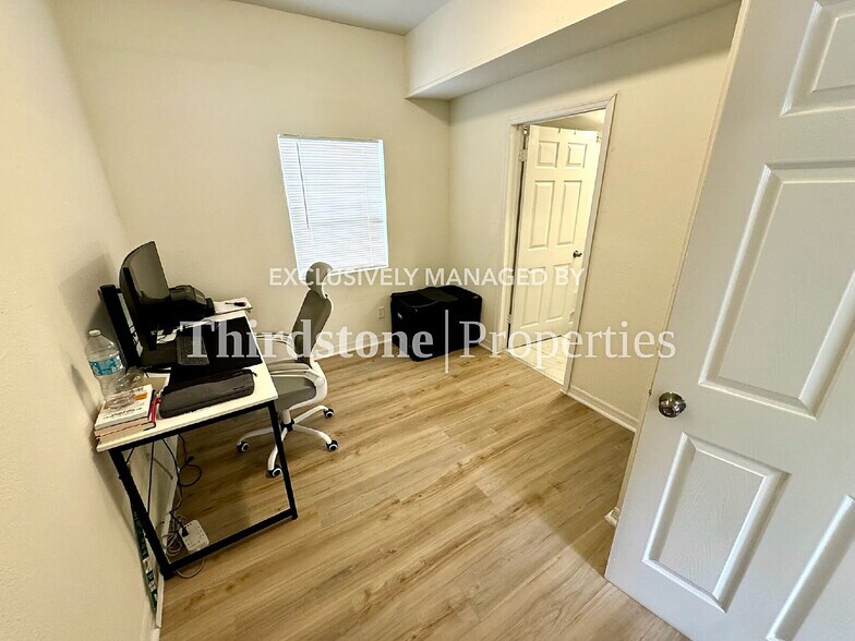 Building Photo - 672 Chestnut St