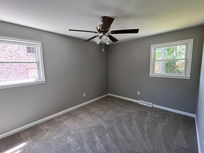 Building Photo - Available May 1st. Totally Remodeled 3 BR/2 BA