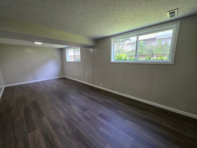 Building Photo - 1802 Key Way Dr